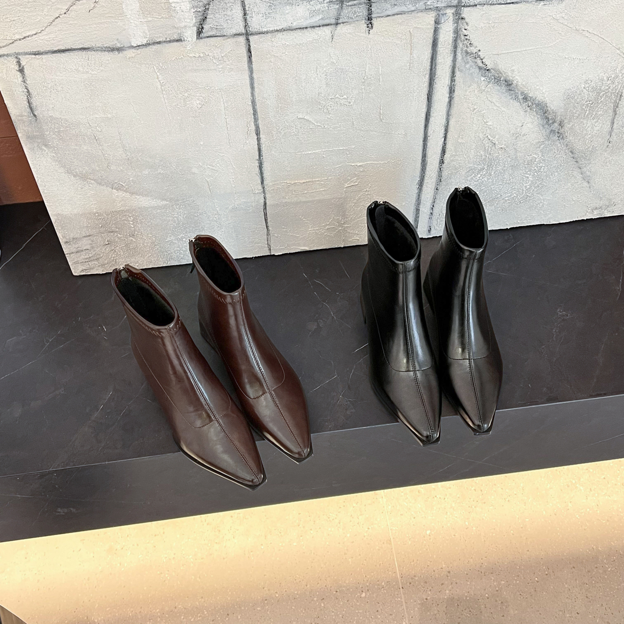 尖头短靴女2025年新款秋冬后拉链女靴子气质时尚粗跟配裙子时装靴