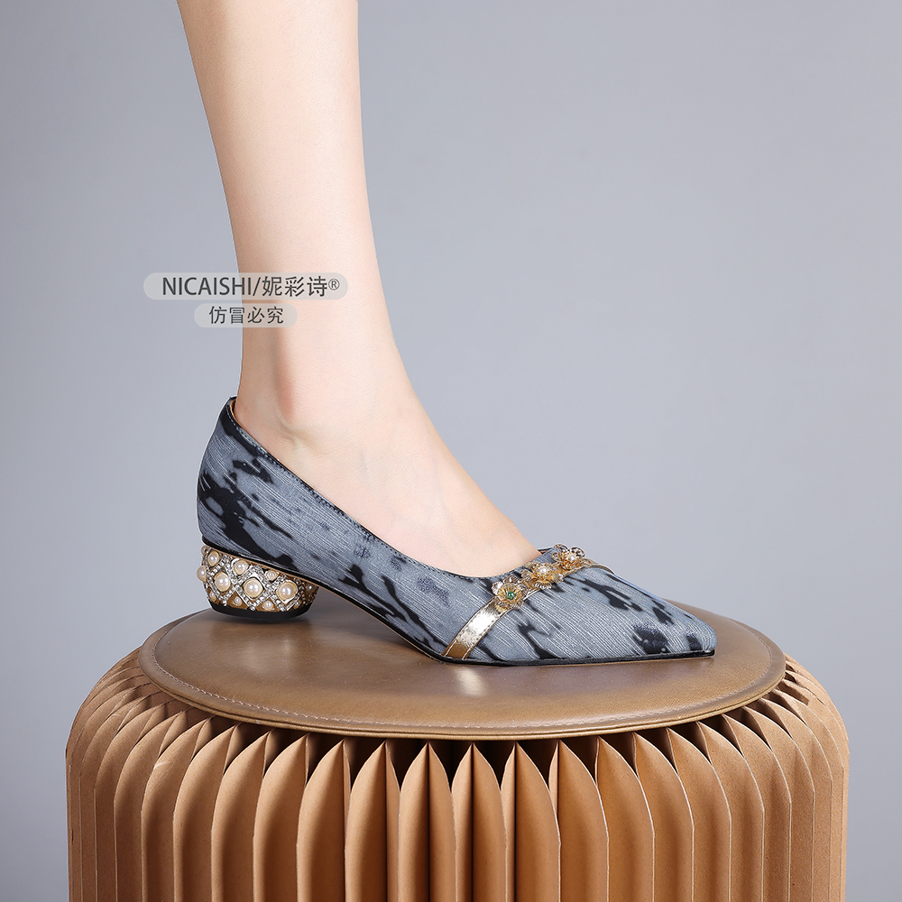 2025年新款法式气质单鞋女仙女风蓝色浅口水钻平底配裙子尖头1516