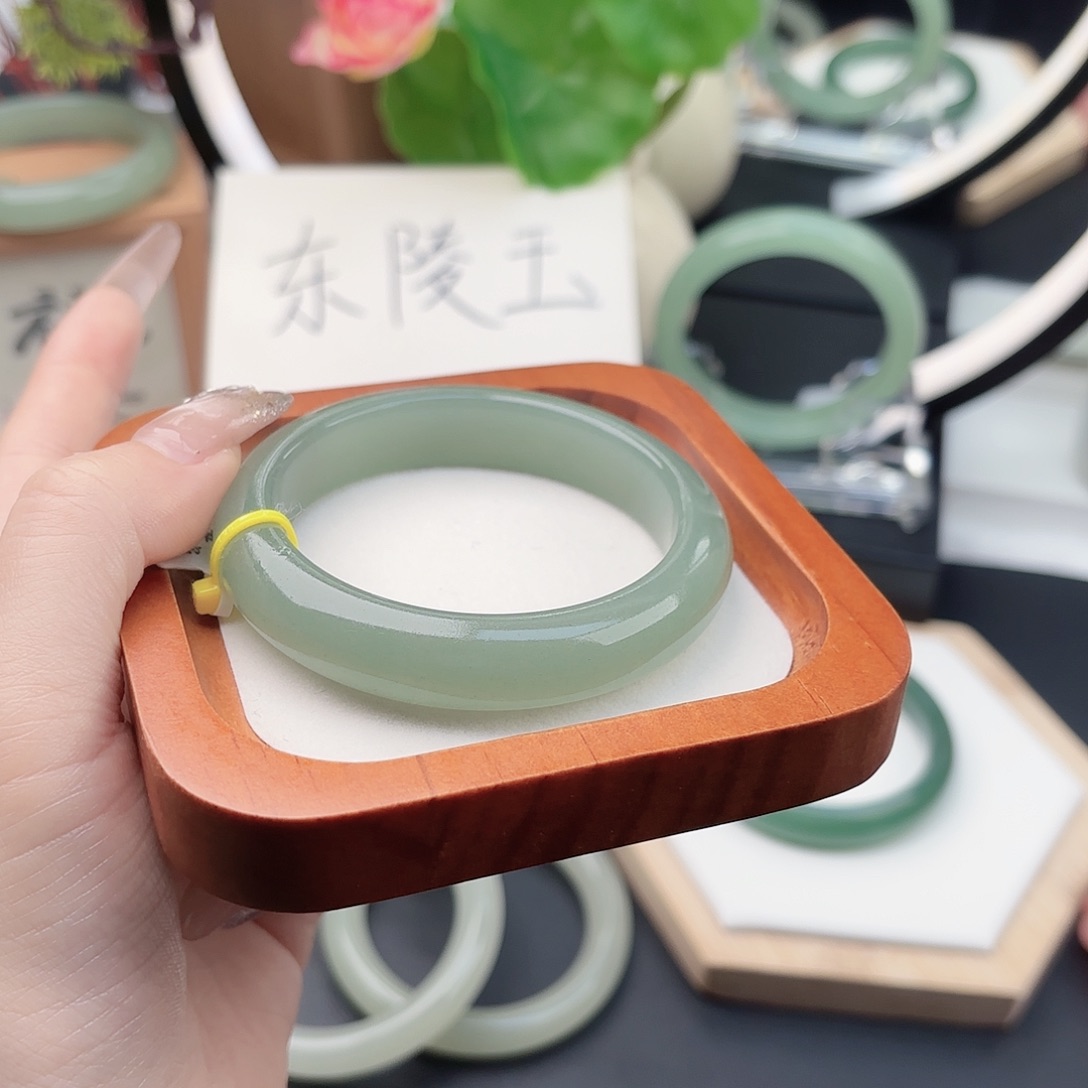 石英质玉未镶嵌手镯56