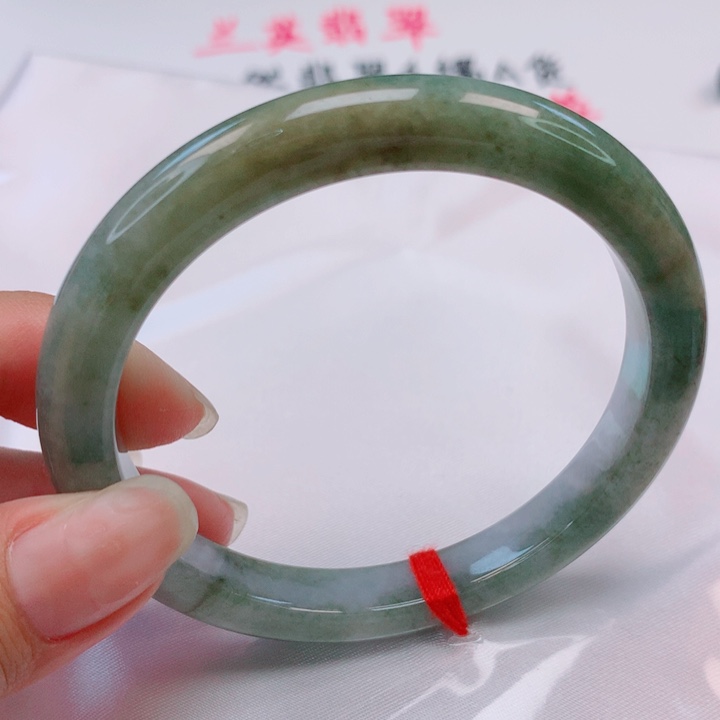 翡翠手镯未镶嵌56圈