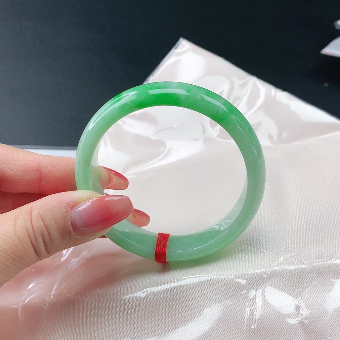 翡翠手镯未镶嵌翡翠073