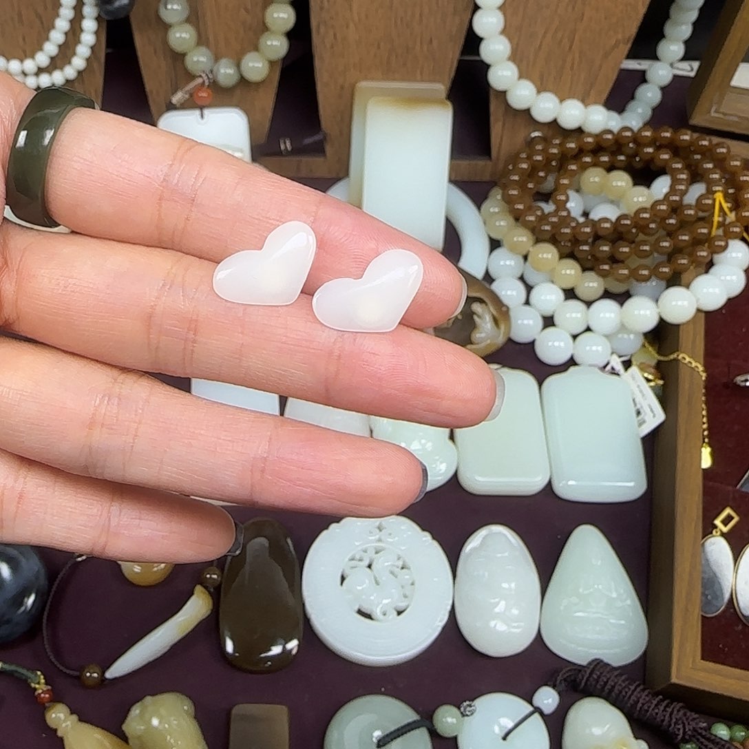 和田玉未镶嵌耳饰