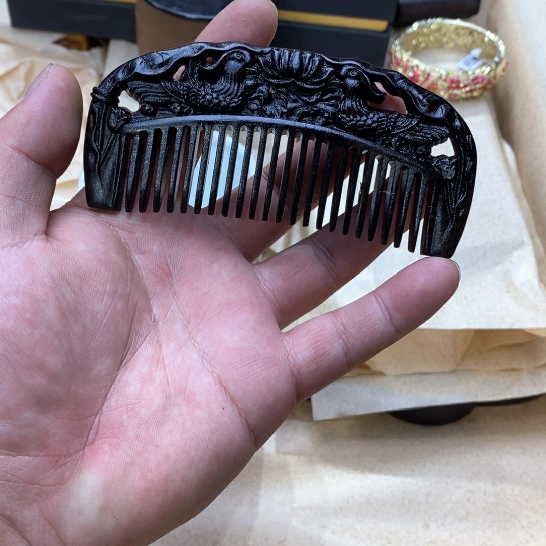 大叶紫檀（黑酸枝木类）