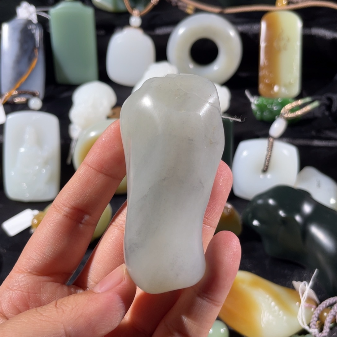 皛***和田玉未镶嵌颈饰