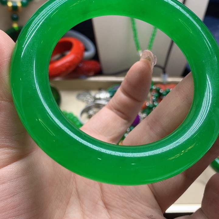 翡翠手镯未镶嵌手镯