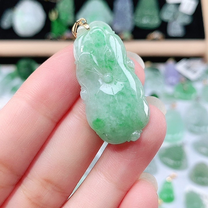 翡翠未镶嵌颈饰吊坠