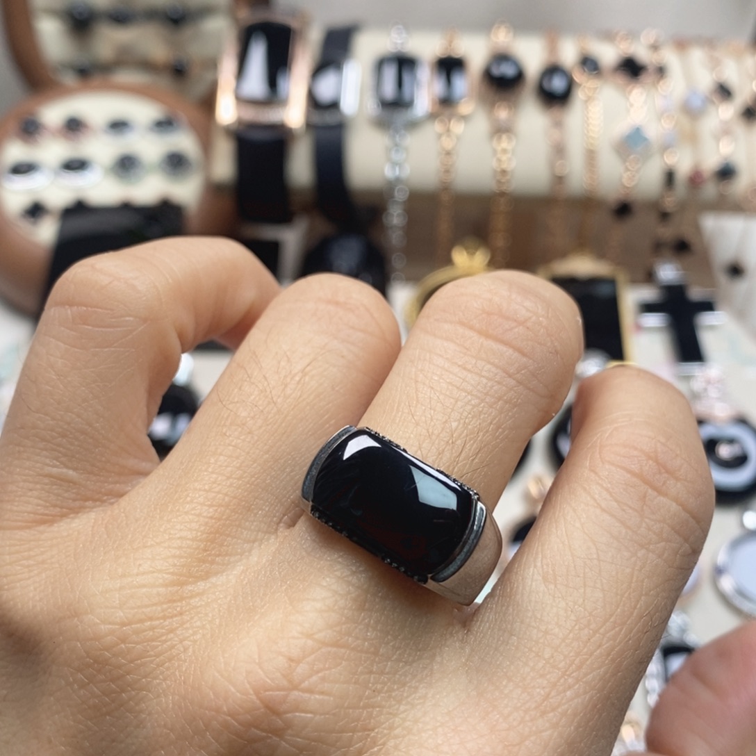 翡翠18K金镶嵌戒指