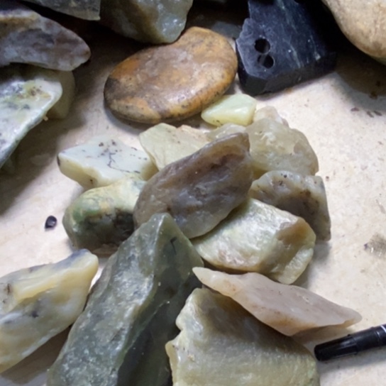 透闪石质玉未镶嵌珠宝半成品