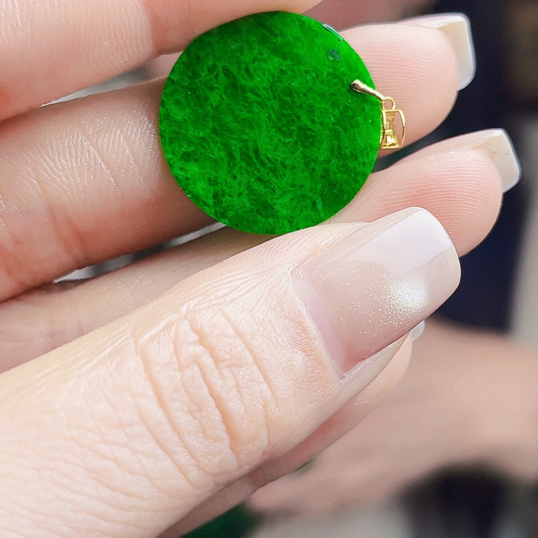 颈饰18K金镶嵌翡翠多样性