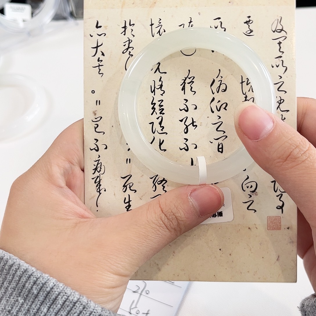 啾****石英质玉未镶嵌手镯～揪