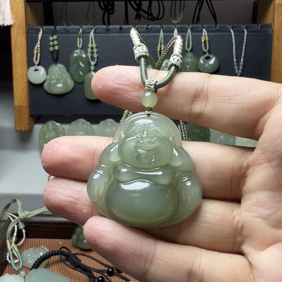 北***春和田玉未镶嵌颈饰