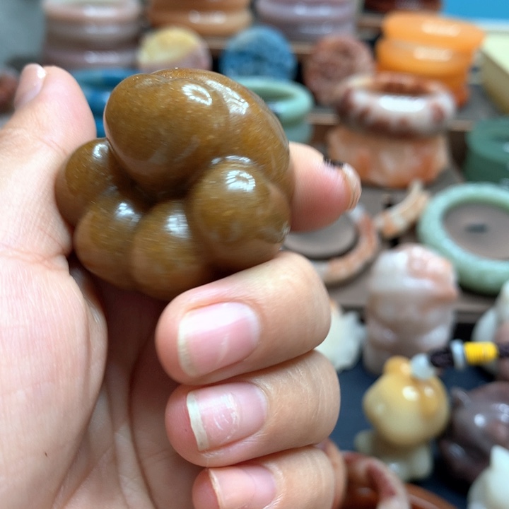 石英质玉（黄龙玉）合金颈饰