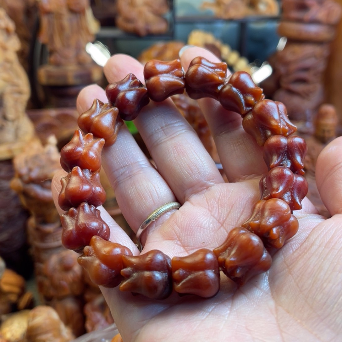 松木（琥珀木）其他莲花手串