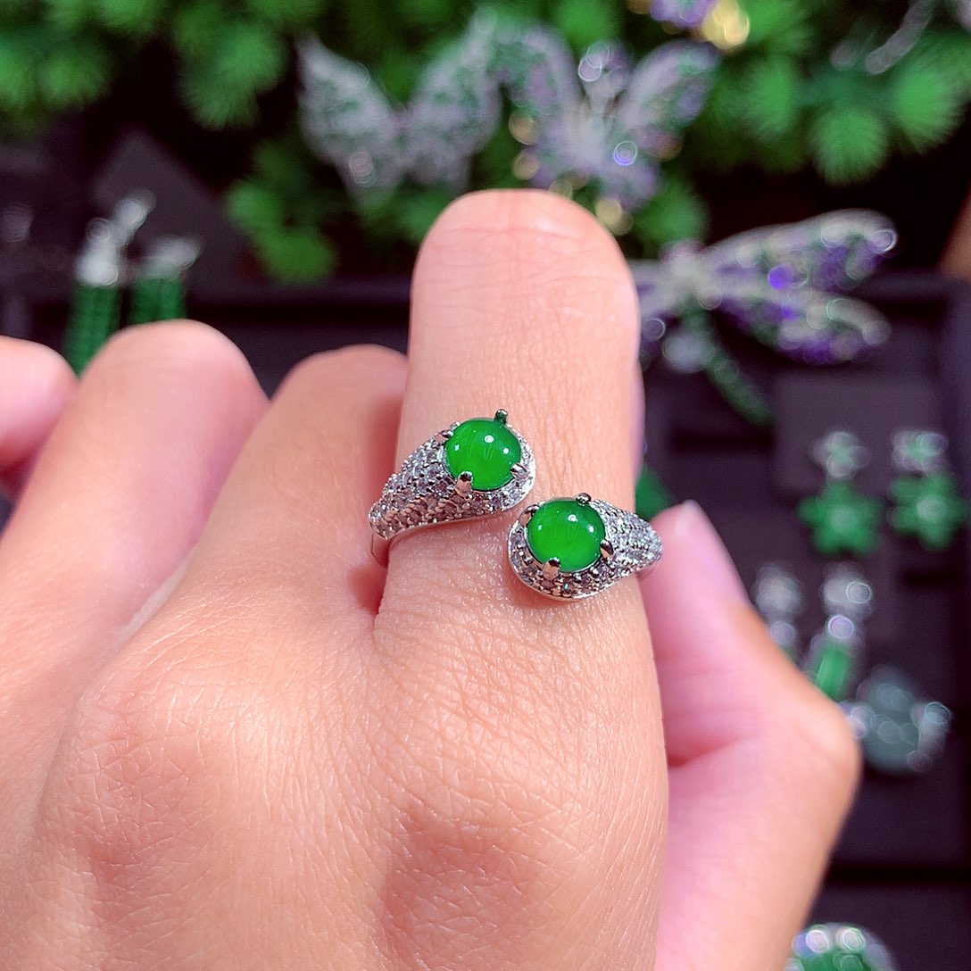 颈饰未镶嵌翡翠天然