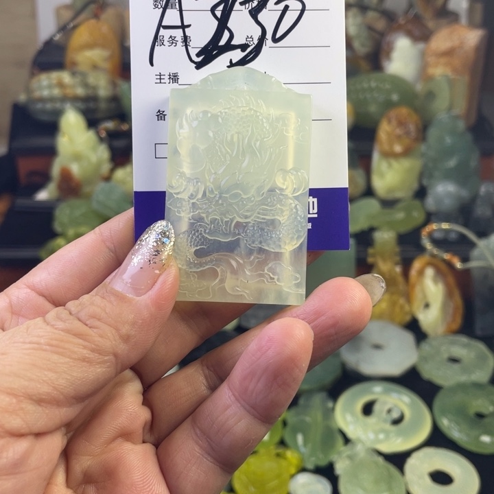 蛇纹石玉颈饰合金