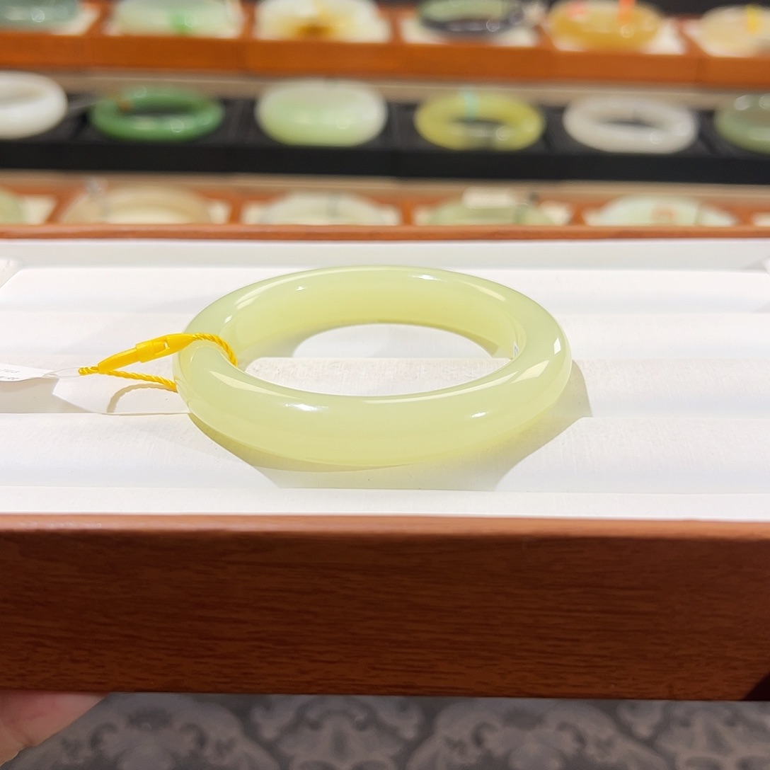 和田玉手镯未镶嵌  【黄口】