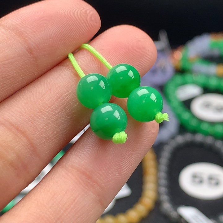 翡翠手镯未镶嵌卡