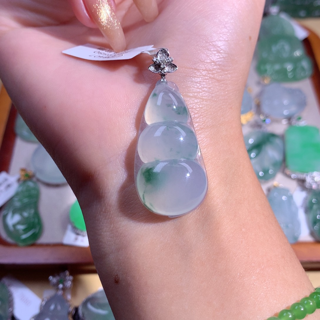 翡翠吊坠(不含链)18K金镶嵌