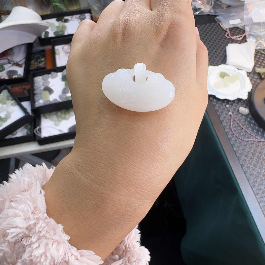 和田玉颈饰未镶嵌b****e