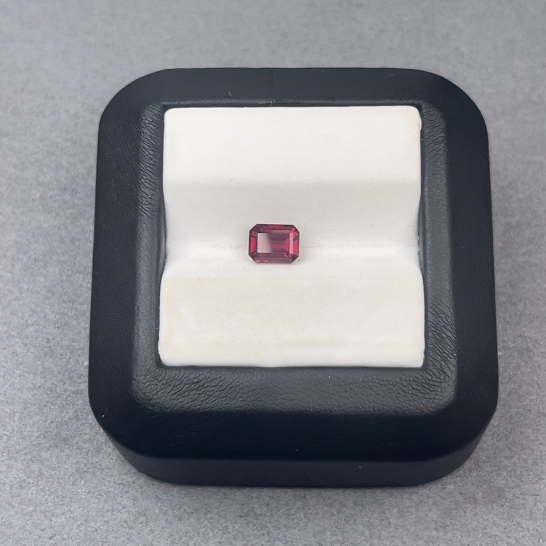 石榴石珠宝半成品未镶嵌天然全净无瑕1.35CT