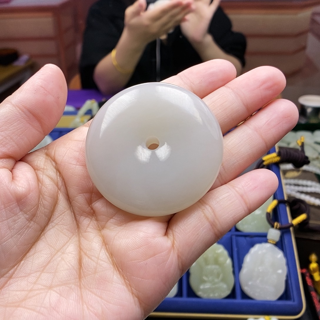 和田玉颈饰未镶嵌?****装