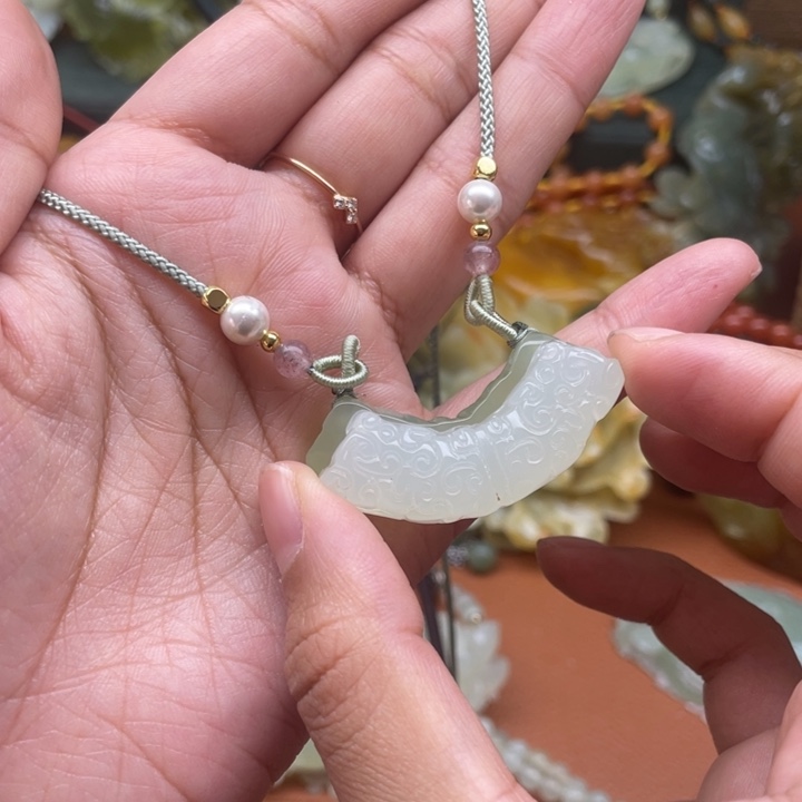 蛇纹石玉吊坠合金