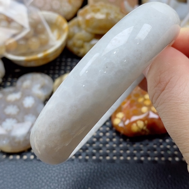 硅化珊瑚（珊瑚玉）颈饰未镶嵌