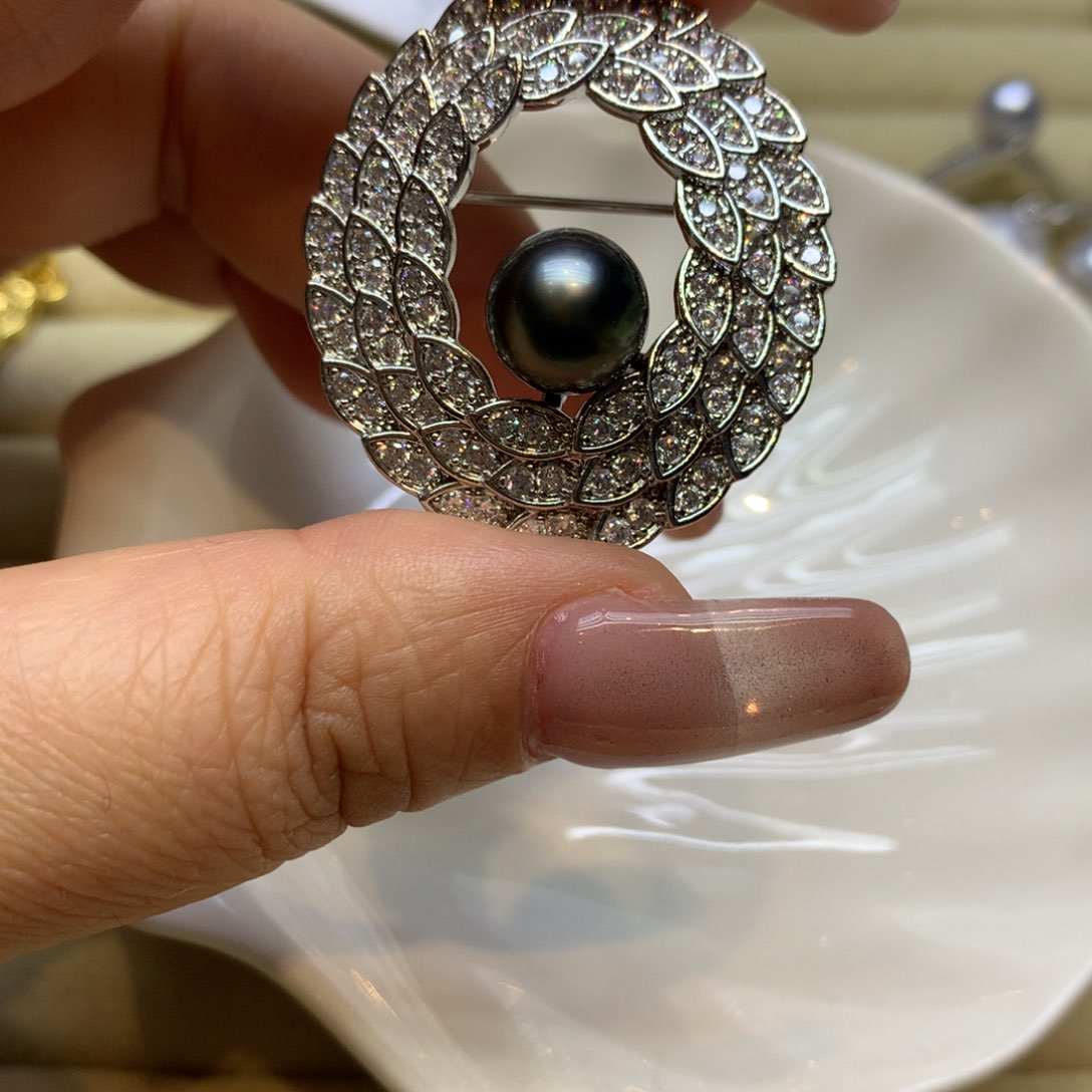 未镶嵌胸饰海水珍珠