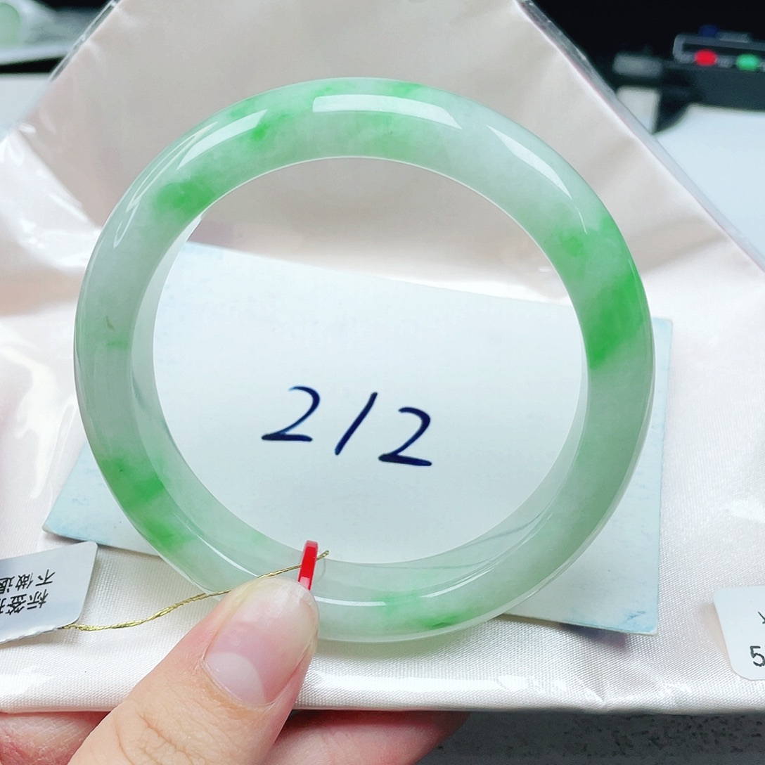 若***素翡翠未镶嵌手镯正圈57