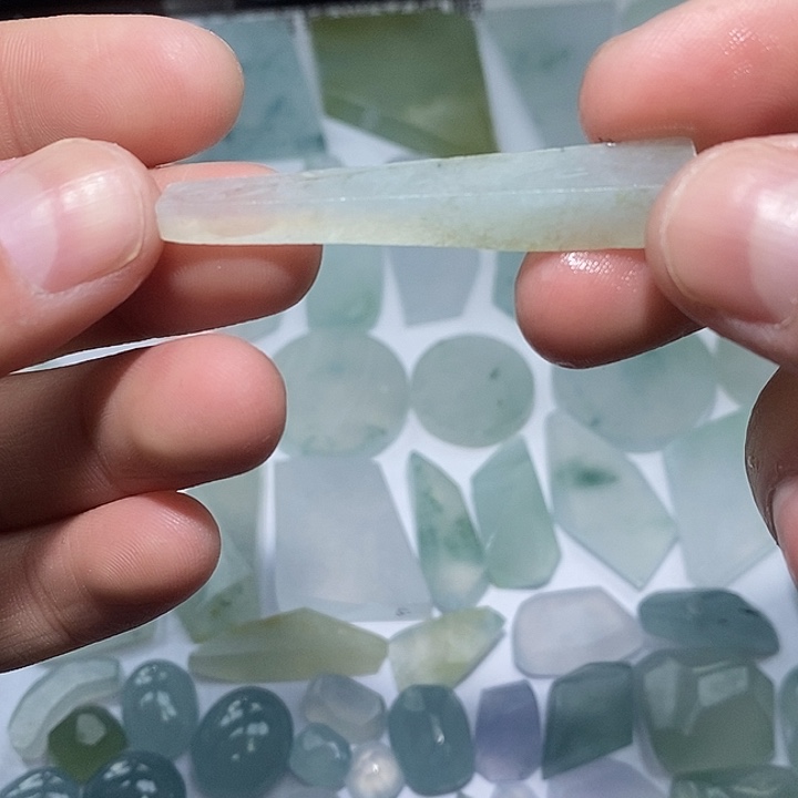 翡翠未镶嵌颈饰6444