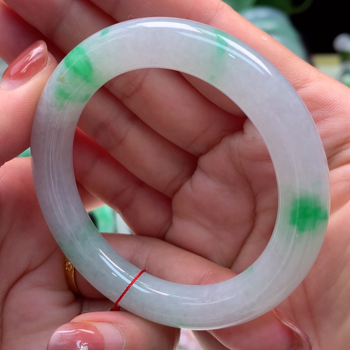 翡翠手镯未镶嵌52圈口