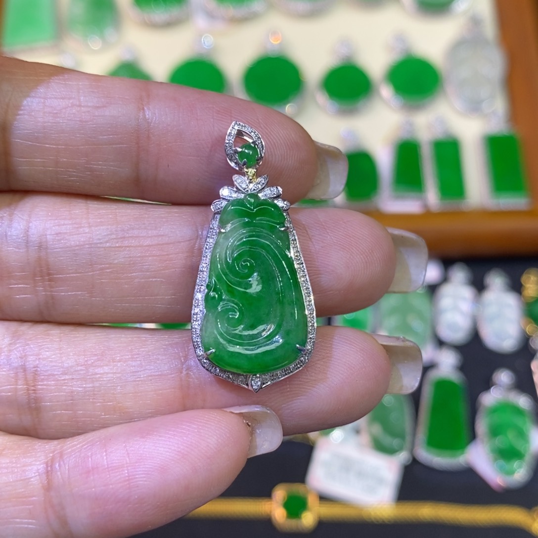 翡翠吊坠(不含链)18K金镶嵌吊坠