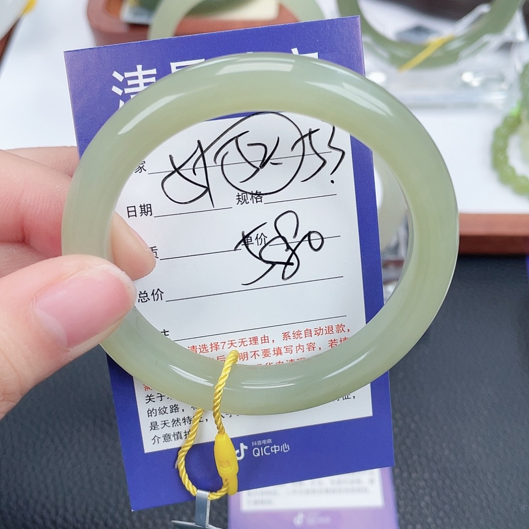 和田玉未镶嵌手镯