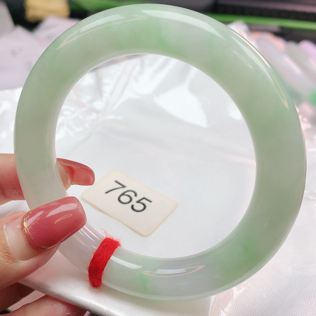 翡翠手镯未镶嵌圆条56.8