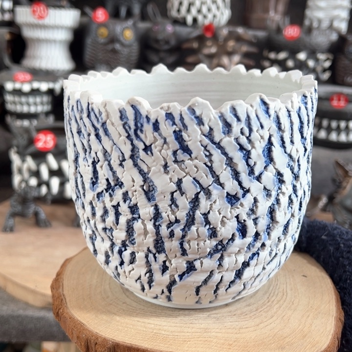 紫砂花盆口微不圆，内口12.8-13.5外高13