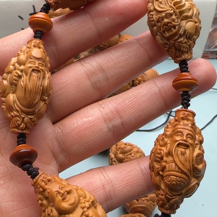 橄榄核手串雕刻工艺