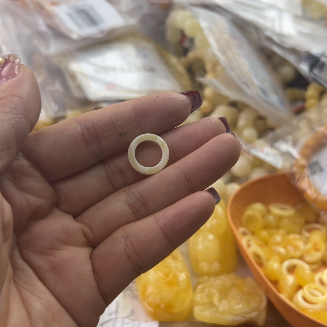 琥珀珠宝奇石未镶嵌