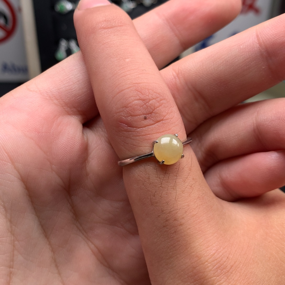 翡翠未镶嵌颈饰你是