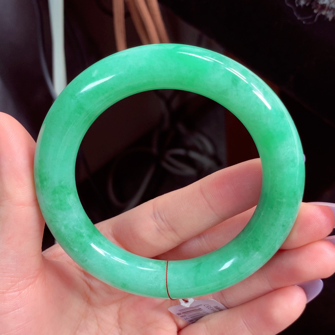 翡翠手镯未镶嵌缅甸