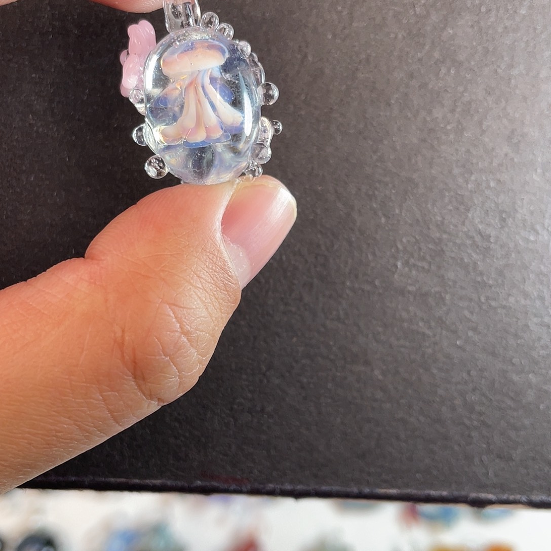 玻璃颈饰内嵌水母吊坠