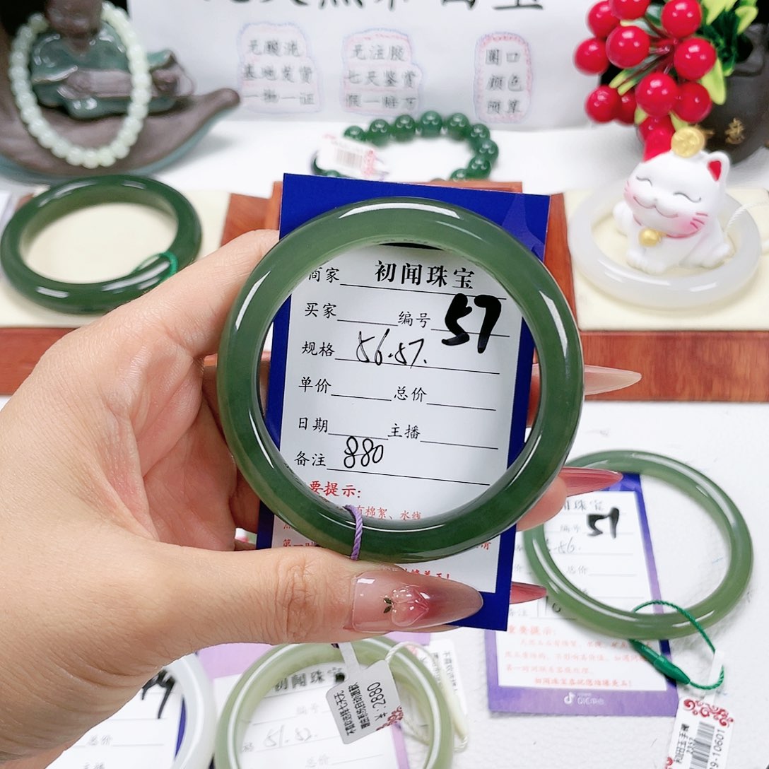 和田玉手镯未镶嵌