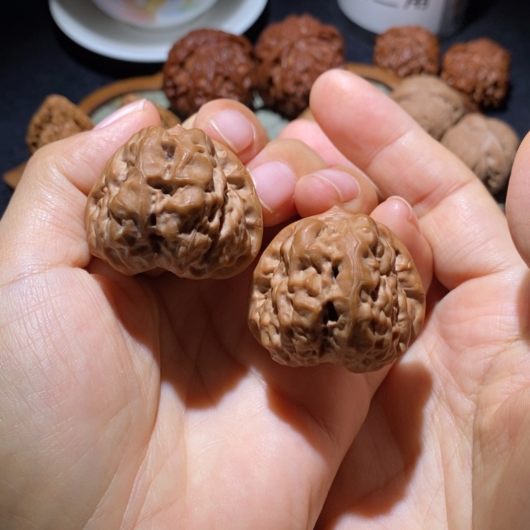 文玩核桃吊坠37边40肚蛤蟆头