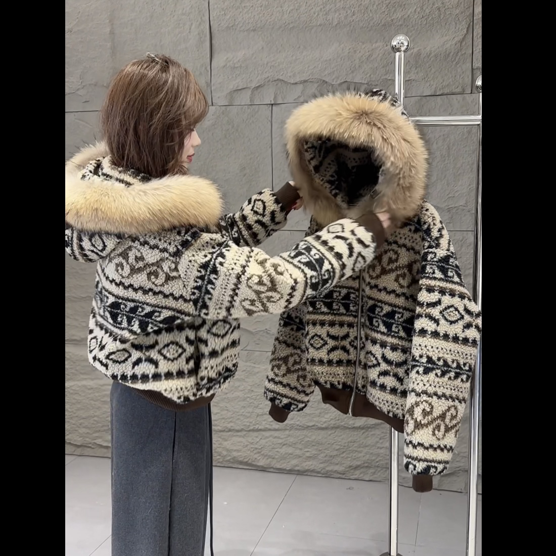 31536复古大毛领羽绒服