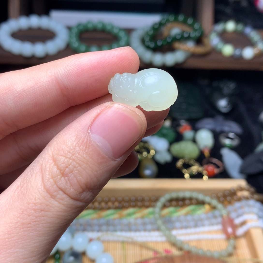 和田玉未镶嵌手镯