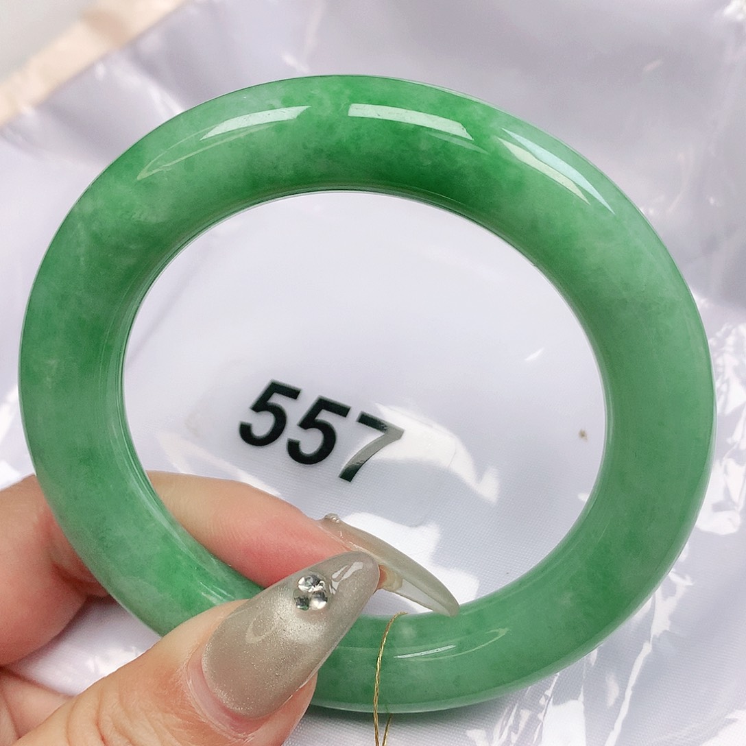 翡翠手镯未镶嵌抖音557