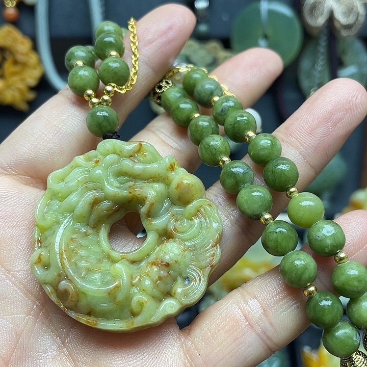 未镶嵌蛇纹石玉颈饰