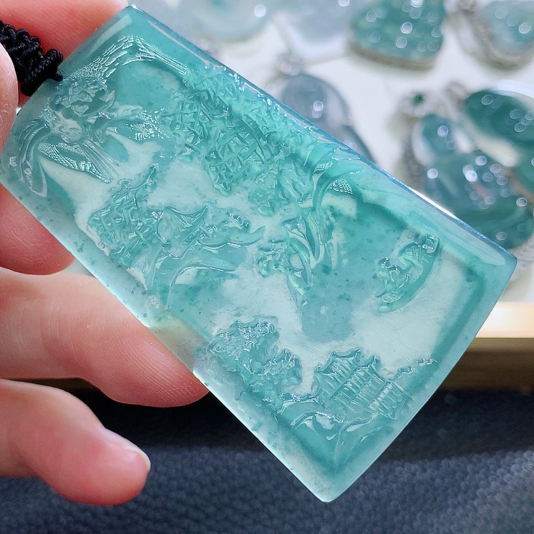 翡翠挂件未镶嵌翡翠
