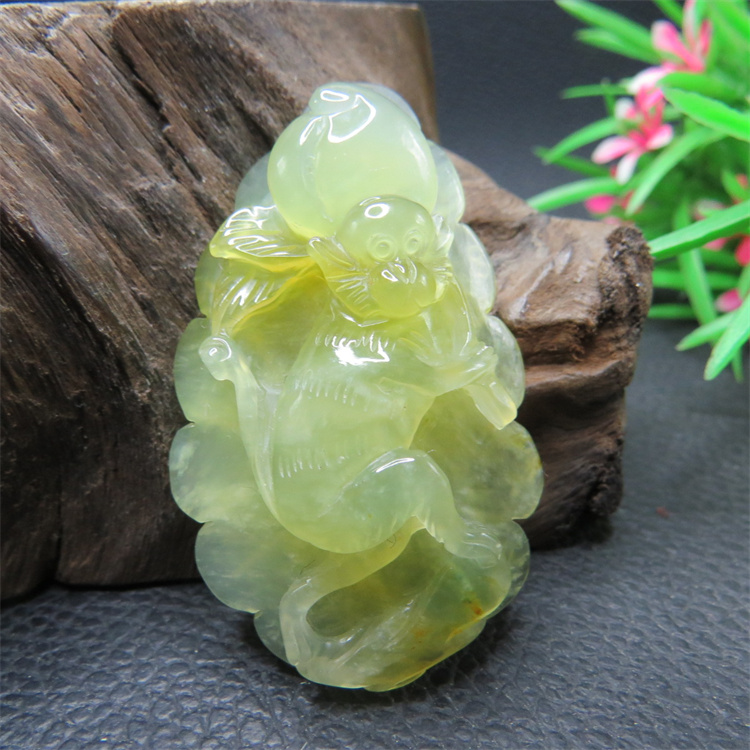 岫玉吊坠花玉手工雕刻金猴献寿福寿双全产地直销男女款岫岩玉