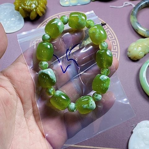 未镶嵌蛇纹石玉颈饰