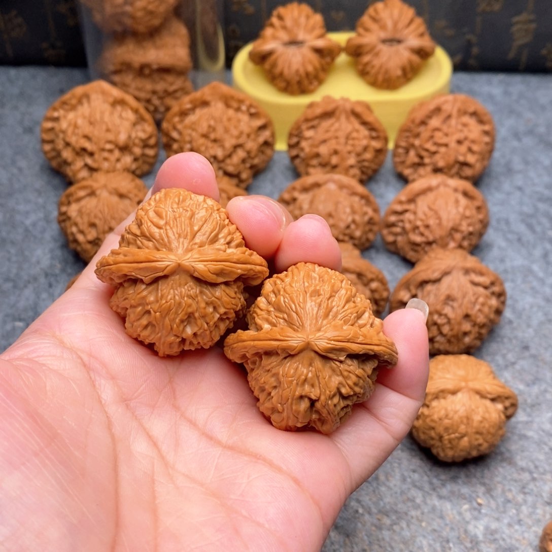 文玩核桃把件精品白狮子40